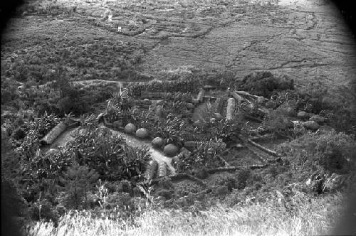 Distant shot looking down on Mapiliatma