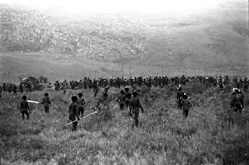 Distant shot of action on the Tokolik; large groups of warriors at the front, and warrios moving up from behind