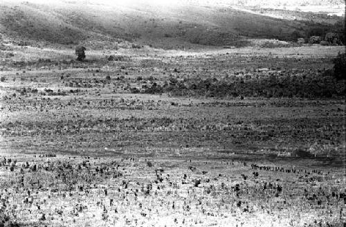 Men gathered  on the Tokolik just as a battle is beginning
