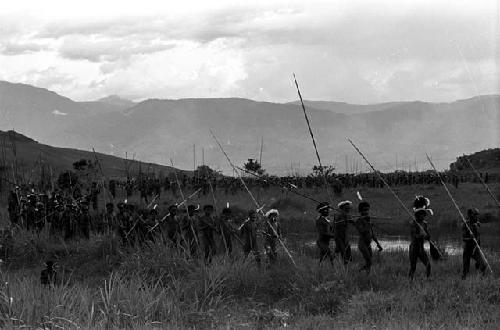 Men coming back from the battle front, along the pond on the Tokolik