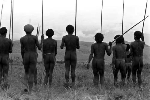 Willihiman-Wallalua warriors watch the Wittaia from a distance at the end of a war