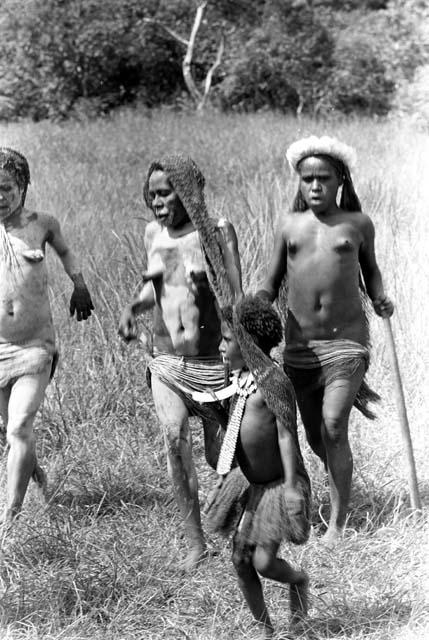 women dancing on Anelerak