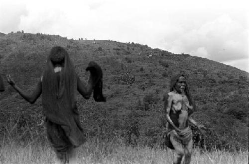 women dance Etai on Anelerak