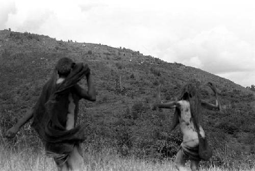 women dance Etai on Anelerak