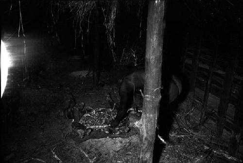 Lakoloklek at night in her hunu