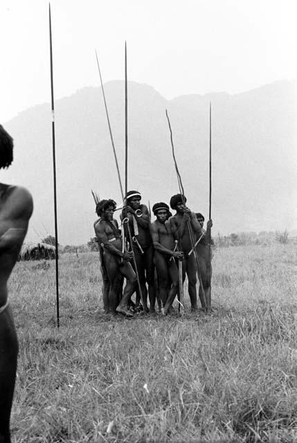 men returning from the war on the Tokolik in the rain