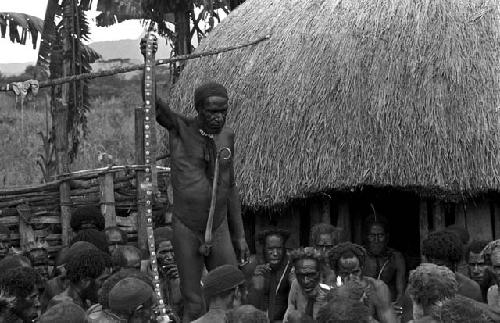 Nilik distributing a cowrie shell