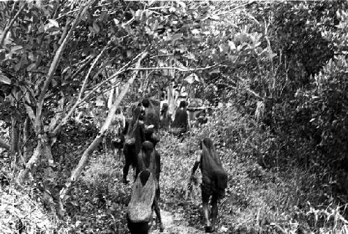 People entering Kibit Silimo sili