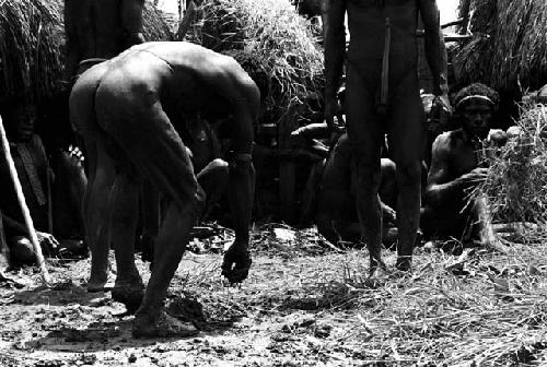 Making the haksé at Ekiarotmilek's funeral