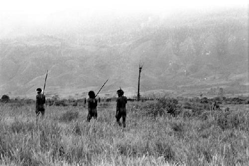 Men approaching a kaio