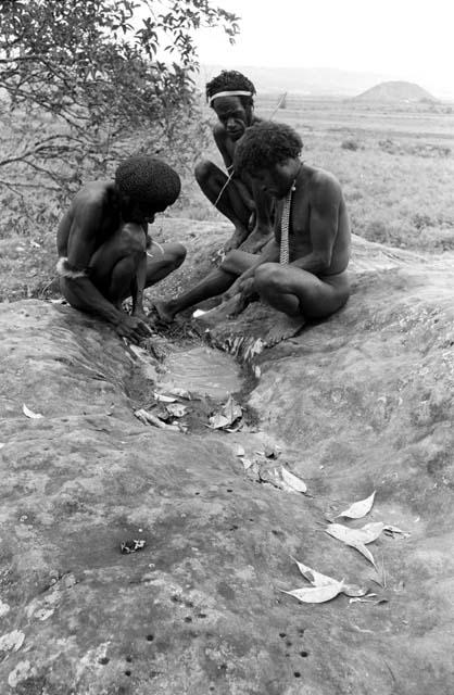 Tekman Biok and other men working on mikak on the Anelerak
