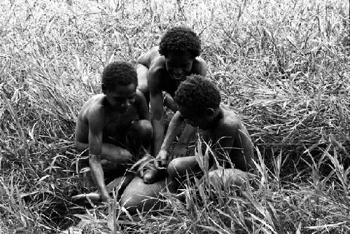 Children playing together:  Aplekma, Uwar and 2 others