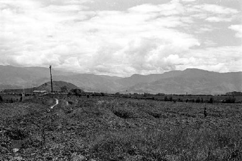 View of the Hellerabet kaio and the Siobara, from the fields to the east