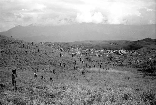 Distant view of action on the ridge of the Warabara