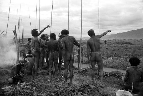 Men looking at the burning oléa