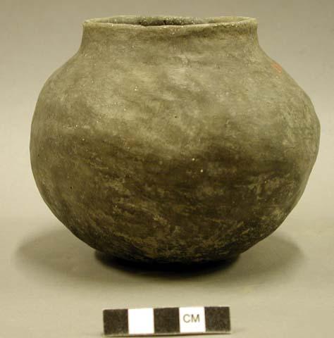 Ceramic vessel, short neck, plain