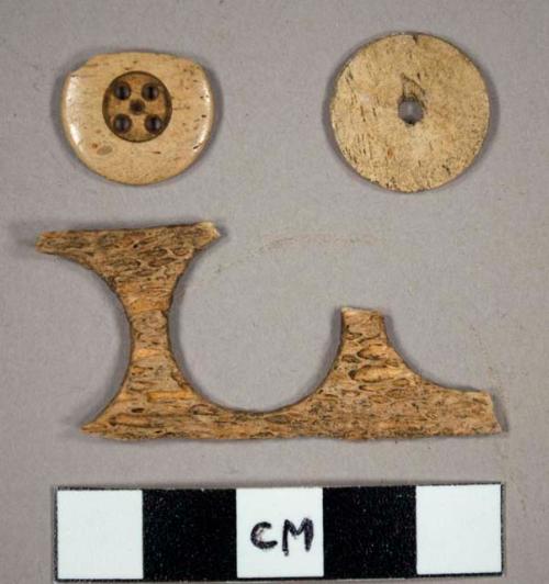 Wood button and bone bead - issued 1750-1830