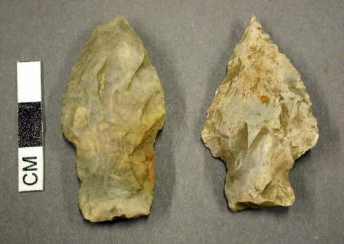 Chipped stone, projectile points, stemmed, chert