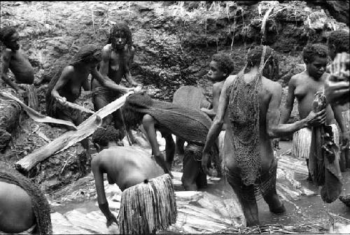 Women in salt well