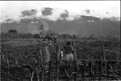 Women travelling to salt wells