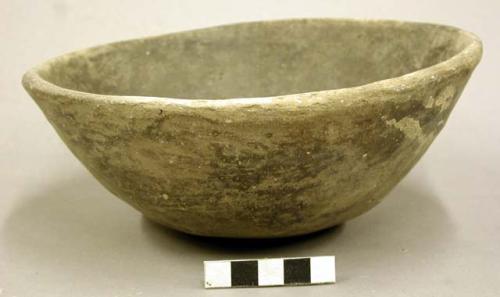 Ceramic bowl, plain exterior, shell temper