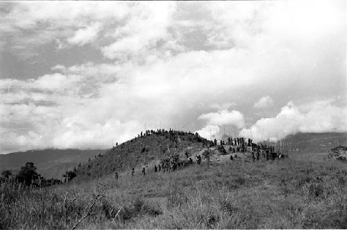 WW warriors sitting on the Warabara