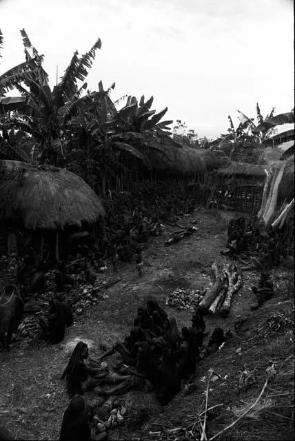 women around the hiperi that has just been cooked