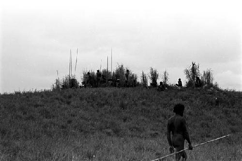 Warriors at the central knoll of the Warabara