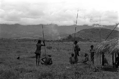 men near the olea watch out in the direction of the Warabara