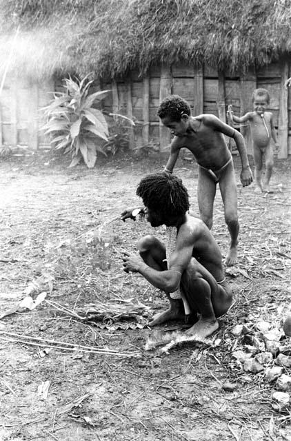 Wali and Loliluk prepare the hola ceremony