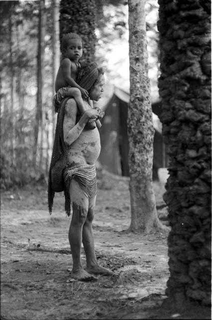 Woman and child in the sien grove