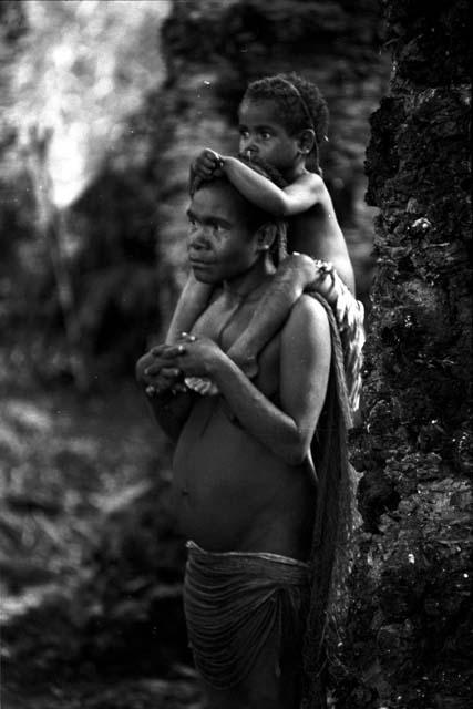 Woman and child in Homoak