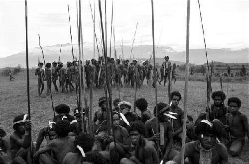 Men in the oléa watching dancing on the liberek