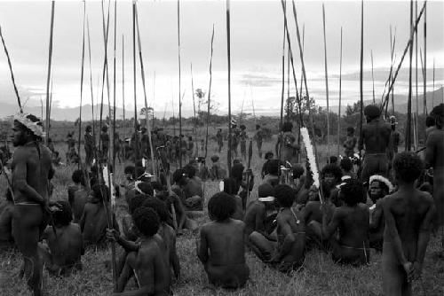 Men in the oléa watching dancing on the liberek