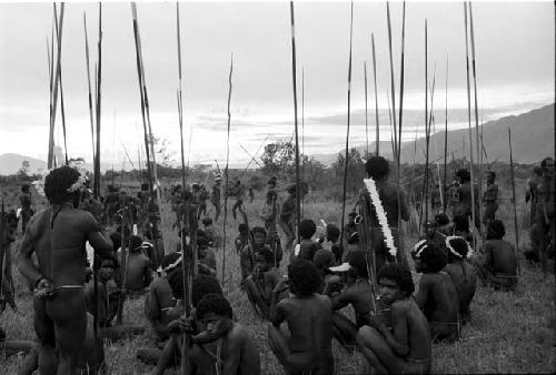 Men in the oléa watching dancing on the liberek