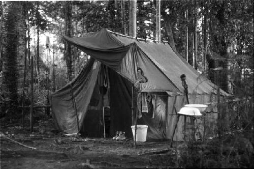 Broekhuyse and Elisofan's tent