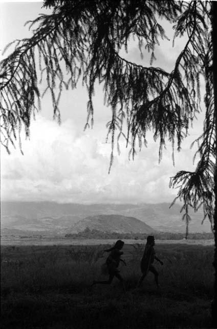 Women running on the salt trail