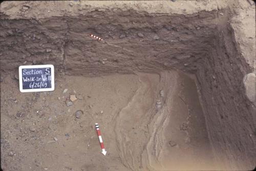 Chan Chan/ Sect. S, Fea.3---walk-in well, but bedded mud layer shown