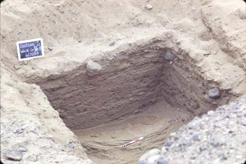 Chan Chan/ Sect. S, Fea.3---walk-in well, but bedded mud layer shown