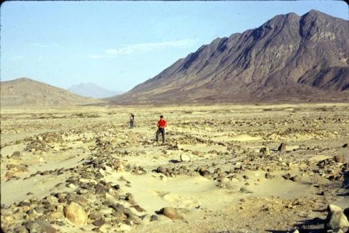 Area between Cerros Cabra & Prieto/ Moche site, cobble structures