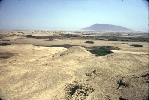 General shots of Gallinazo    Viru Valley (PV25-59)