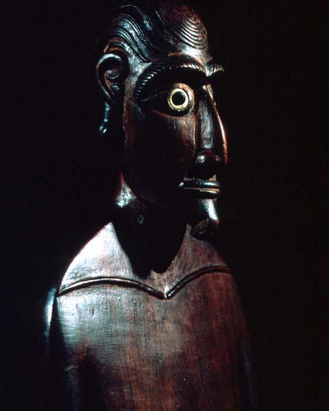 Carved female human figure (moai paepae)