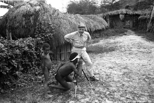 Uwar and a man playing with Elisofon's camera