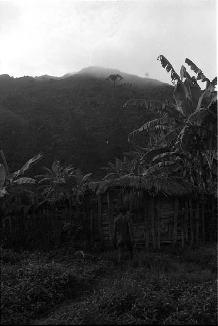 Man entering the sili of Abukulmo