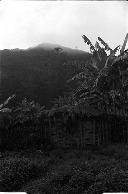 Man entering the sili of Abukulmo