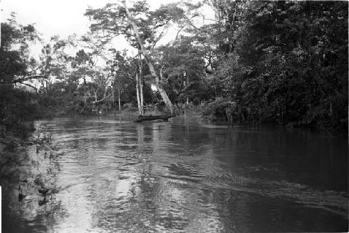 The Aikhé River