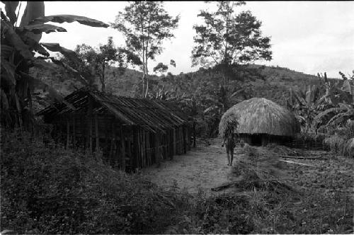 Woman with thatch on her head