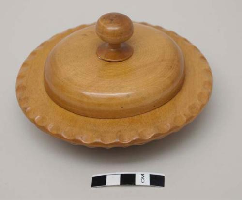 Wooden dish with lid