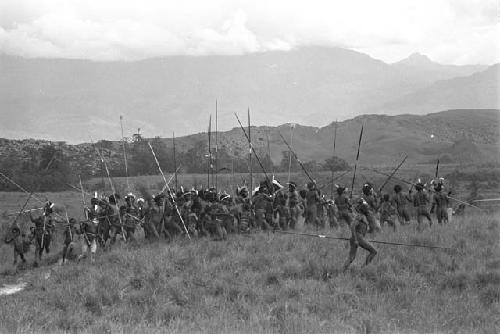 Men dancing from Puakoloba towards the Anelerak