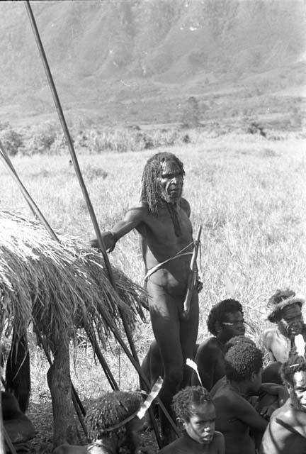 Polik leaning on the kaio at the Liberek; with some people in front of him watching the Etai